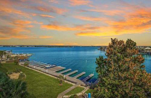 Lakefront Horseshoe Bay Resort Shared Pool Dock - Photo 38