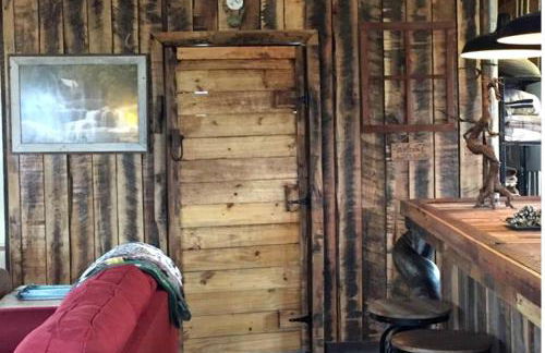 Rustic Octagon-Shaped Cabin for a Glamping Getaway near Huntington, West Virginia - Foto 17