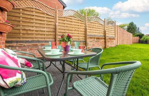 Luxurious 3 bedroom house now with FULL FIBRE INTERNET Shangri la in village of Alfrick with driveway parking for 3 cars in an area of outstanding natural beauty, superb walking,close to Worcester, Malvern showground, theatre, Malvern hills, dogs welcome - Photo 71