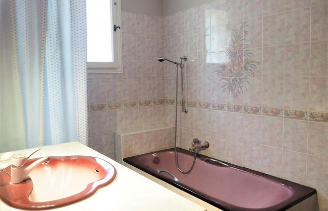 Menerbes Home With Private Pool - Photo 10