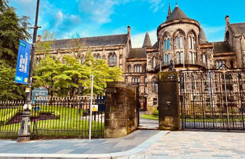 DESIGNER HOUSE - University of Glasgow / Central Glasgow 'Hillhead' West End G12 - Luxurious & Contemporary Detached House / Terrace / Garden / 'electric car charging' Garage Parking - Foto 79