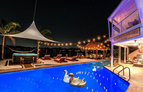 Waterfront Villa with Beach, Pool, Cinema, Game Room and Tiki - Foto 1