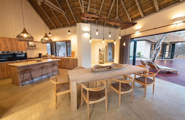 Villa Appelblaar Luxury 4 Bedroom Villa Home in the South African Bush - Photo 39