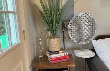 Cheerful Cottage with Loft Close to Everything 6 - Foto 13