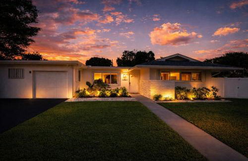 Palms Oasis with Salt Pool Movies Firepit Golf - Photo 23