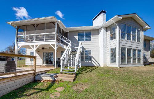 Lakeside Retreat Large Spacious Home with Game Room - Photo 35