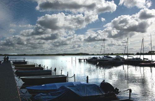 SEA YOU- Ruhige Wohnung mit Terrasse nur 5 Minuten zur Müritz - Foto 3
