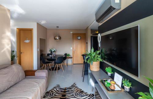 Apto a 10 min da Vila Germânica, dois quartos, salas de estar e jantar, cozinha completa, sacada com churrasqueira, Wi-Fi, Piscina, academia, mercadinho 24 horas e Vaga de garagem - Foto 3