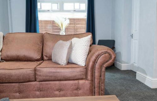 Stylish 4 bed - Contractor Stays, Wi-fi, Plenty of Parking - Foto 7