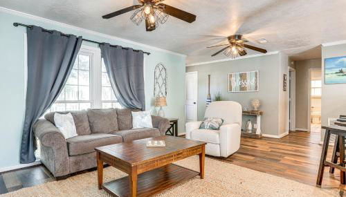 Galveston Group Getaway with Private Yard and Fire Pit - Foto 5