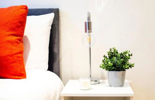 Bright Riverside 2 Bed Haven with Balcony - Modern Comfort in Battersea - Foto 23