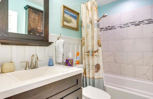 Cozy Goose Creek Escape with Patio and Grill - Foto 16