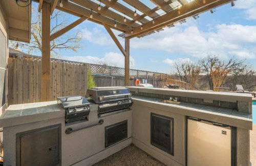 Elite 4BR 2BA Holiday Home with Hot Tub, Pool, and BBQ - Foto 33