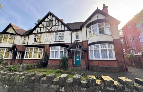 Very Large Central Property - Foto 26