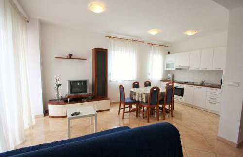 Apartment Bilic with balcony - Photo 7