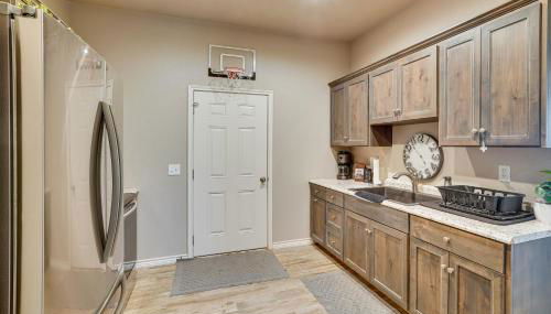 Large Patio and Grill! Group Stay in Midland - Foto 4