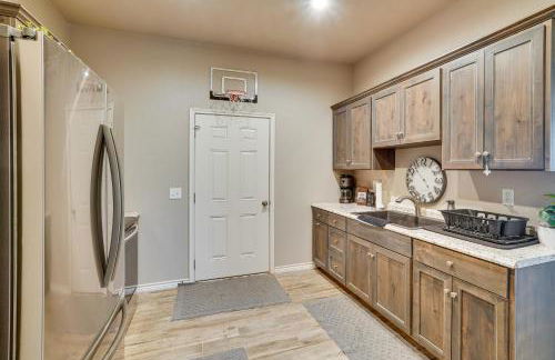 Large Patio and Grill! Group Stay in Midland - Foto 4