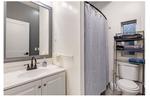 Family & Pet friendly 3 bdrm home with full kitchen and fenced yard - Foto 23