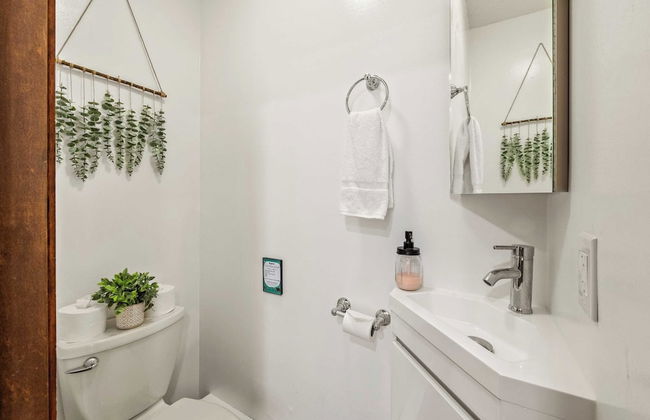 The Bear's Den by Avantstay Prime Location, Renovated w/ Movie & Game Room - Foto 13