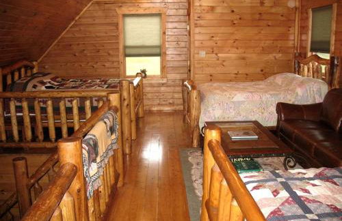 Rustic Log Cabin For a Group Getaway near Lake Cumberland in Kentucky - Foto 17