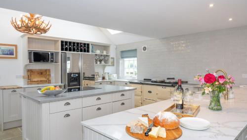 Laverockbank Farmhouse - Photo 4, stove, pet friendly, minibar