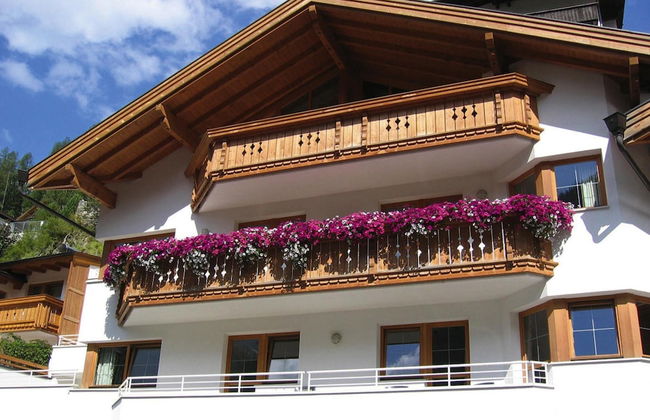 Apartment in St. Anton am Arlberg With Balcony - Foto 1