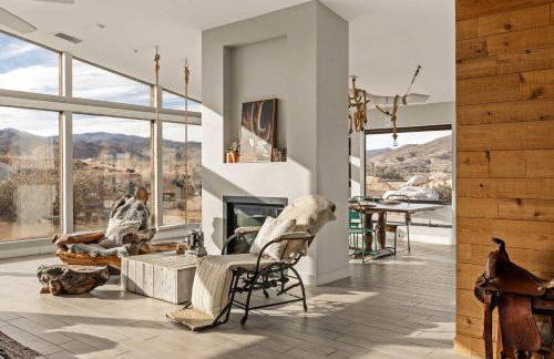 The Outlaw By The Cohost Company - Foto 22