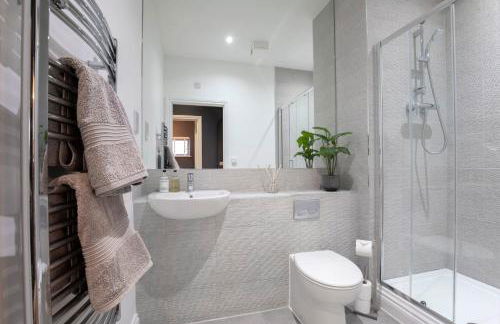 Elliot Oliver - Loft Style 2 Bedroom Apartment With Parking In The Docks - Foto 18