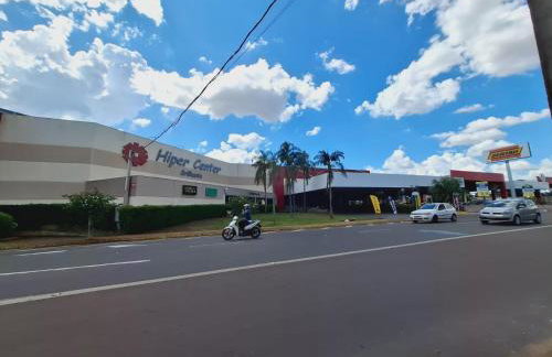 CASA - 3 quartos com ar - garagem para 3 carros - Foto 13