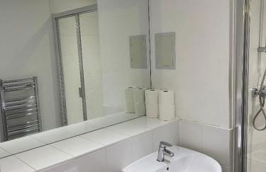 Spacious Amazing Luxury En-suite double room with free parking in a two bedroom apartment - Foto 8