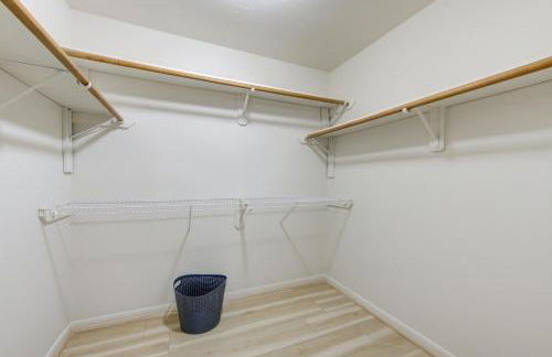 Amazing Getaway Home - 4 Bedrooms 2,5 Baths - West Houston, Katy, Richmond - Huge Pool, Mini-Golf, PingPong, Billards, BBQ, Katy Asian Town, Typhoon Waterpark, King Bed - Foto 56