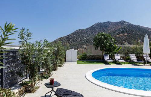 Modern family villa Basilicata Salmostro in Bali w/ Pool & BBQ Area - Foto 11