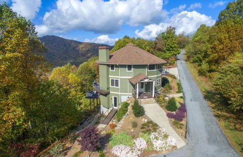 Skytop Chalet Pet Friendly, Hot Tub and Views - Foto 1