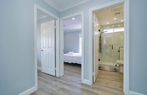 Renovated 5 Bd 3 Ba AC Private Deck Lawn - Foto 11