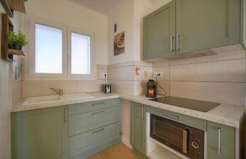 FRGK Fauvettes 1BDR Terrace, Parking, AC & Ultra-Fast Wi-Fi - Photo 12