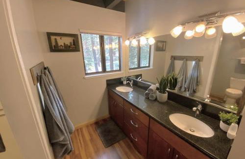 Woodsy retreat near Northstar & lake - Foto 24