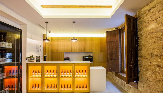 Check-in/check-out kiosk