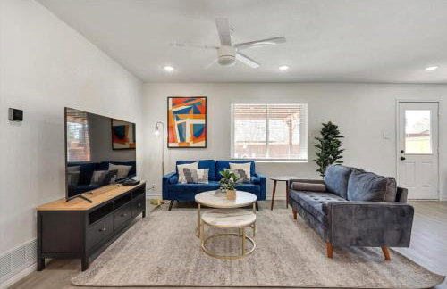 Luxury 4Bed 2Bath Hidden Gem w Backyard Oasis - Foto 10