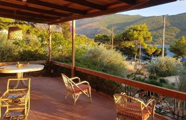 Charming Country Cottage by the sea one Minute - Photo 1