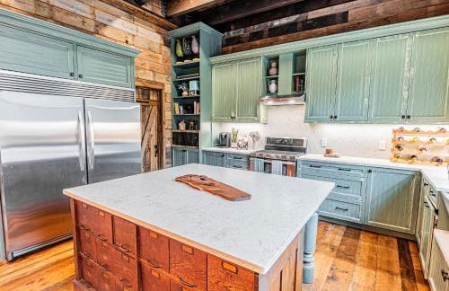 Modern Barn with Hot Tub, Game Room & Sleeps 14 - Foto 30