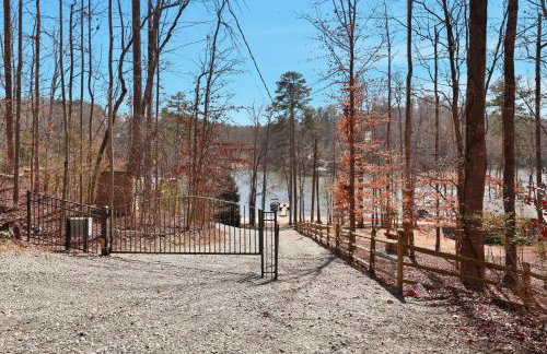 The Sapphire Shore Cottage with Dock! home - Foto 23