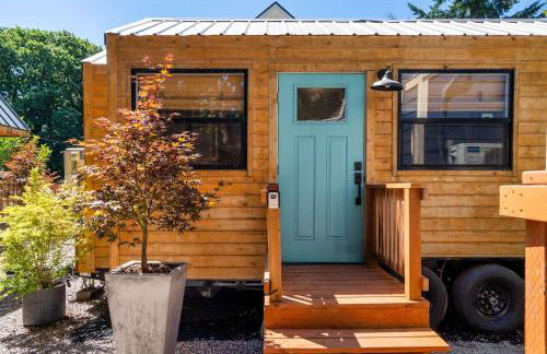Stay Portland - Restored Farmhouse & Backyard Tiny House Village - Photo 2