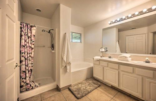 Inviting Bakersfield Home with Spacious Yard! - Photo 9