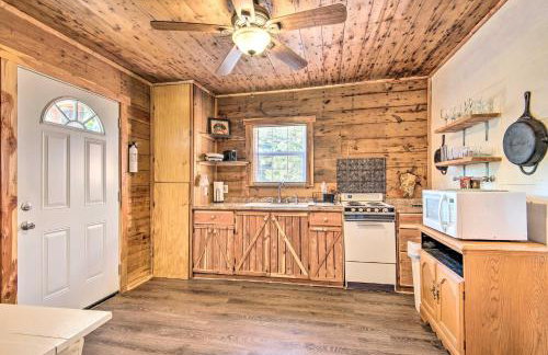Updated Cabin with Porch, Mins to Cossatot River - Foto 9