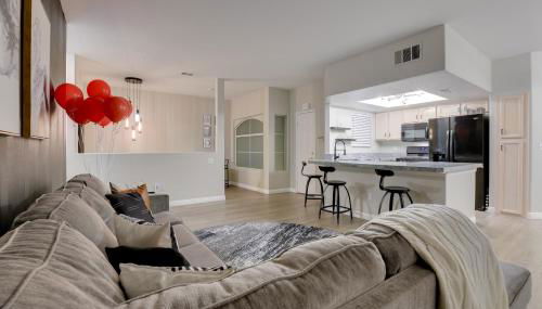 6 Mi to Vegas Strip City-View Gem with Pool Access - Foto 5