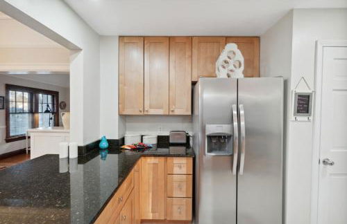 Exclusive Ottawa Hills Private Home, Garage, WD, Gourmet Equipped kitchen, Netflix - Foto 5