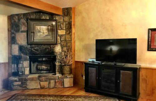 C15, Two bedroom, two bath log-sided, luxury Harbor North cottage with hot tub cottage - Foto 11