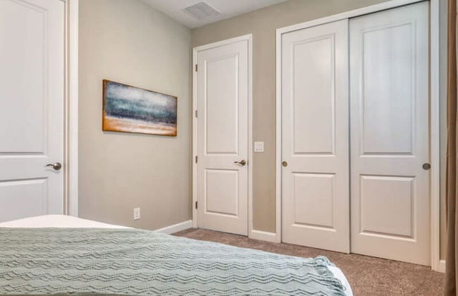 Brand new Home With Harry Potter and Mickey Themed Bedrooms - Photo 35