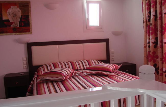 Elena Studios & Suites - Foto 14