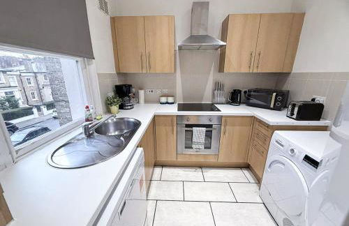 Stylish 2-Bedroom Apartment in Maida Vale near Little Venice & Paddington by NourNest Apartments - Foto 18